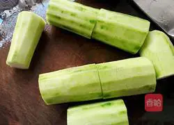 Illustration of how to make stuffed loofah 4