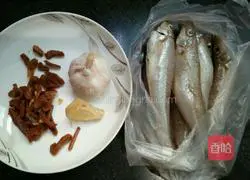 Illustration of how to make steamed squid with dried radish 1