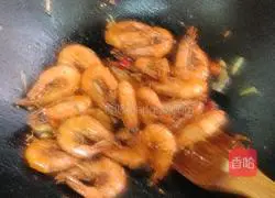 Illustration of how to make salt and pepper shrimp 7