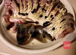 Illustration of how to make steamed fish bento 2