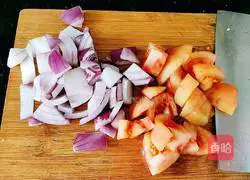 Illustration of how to make taro stewed beef brisket 6