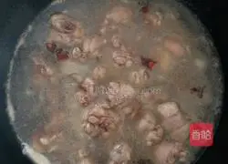 Illustration of how to stew chicken legs with potatoes 2