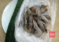 How to make shrimp and cucumber strips Illustration 1