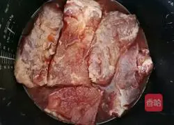 Illustration of how to make rice cooker barbecued pork 4