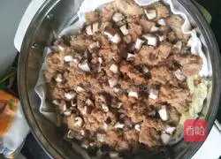 Illustration of how to steam pork with chicken breast powder 6