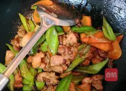 Illustration of how to make fried chicken legs with pepper 12