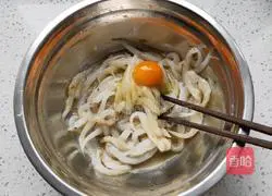 Illustration of how to make spiced whitebait 5