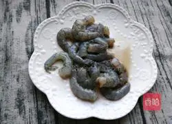 Illustration of how to make fried rice cakes with fresh vegetables and shrimp balls 5