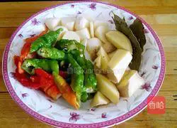 Illustration of how to make braised pork and potatoes 3