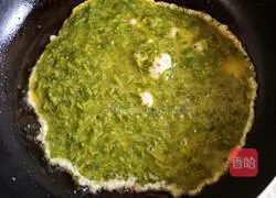 Illustration of how to make Chinese toon sprout omelette 8