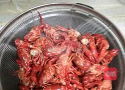 Illustration of how to make spicy crayfish 3