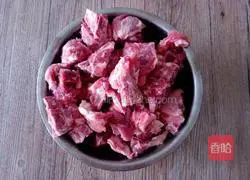 Illustration of how to make soy sauce bones 1