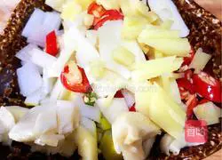 Illustration of how to stir-fry cabbage and vermicelli 3