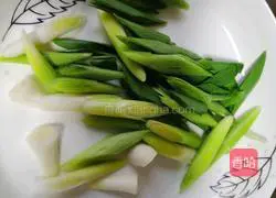 Illustration of home-style fried duck blood 4