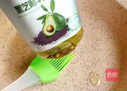 Illustration of how to make egg pancakes with meat 8