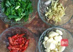 Illustration of how to make Huanghui bacon 4