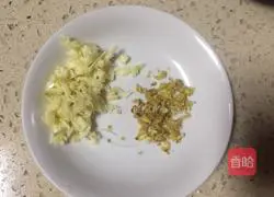 Three colors of pickled peppers Illustration of how to make fungus meat slices 4