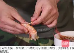 Illustration of how to make golden anchovy shrimp 1