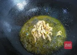 Illustration of how to make fried shredded pork with wild rice 2