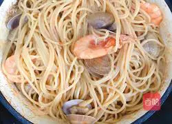 Illustration of how to make seafood pasta 11