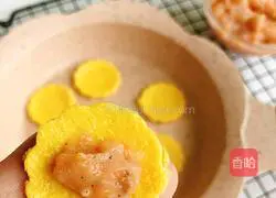 Illustration of how to make egg pancakes with meat 12