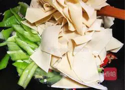 Illustration of how to make fried tofu skin with hot pepper 6