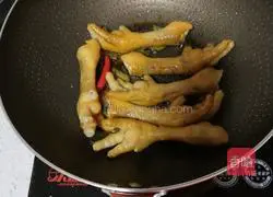 Illustration of braised chicken feet 6