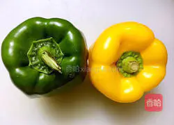 Illustration of how to make chili ring egg pancake 1