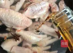 Illustration of how to make chicken wings in pot 4