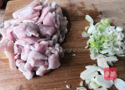 Illustration of how to make fried lotus root slices with meat 2