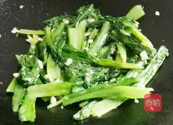 Illustration of how to make garlic lettuce 5