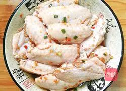 Illustration of how to make fried spicy chicken wings 3