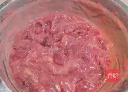 Illustration of how to stir-fry pork liver with garlic sprouts 3