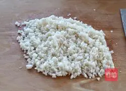 Illustration of how to make pan-fried lotus root cake 4