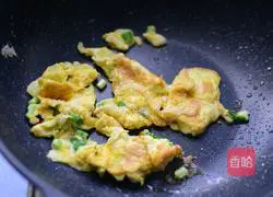 Illustration of how to make scrambled eggs with chili pepper 5