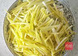 Illustration of how to make shredded pork and garlic 4