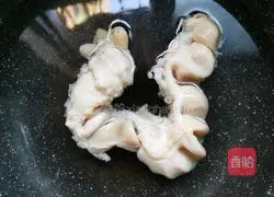 Illustration of how to make stir-fried large intestine 1