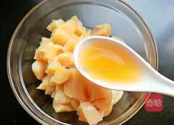 Illustration of how to make diced chicken in sauce 7