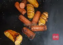 Illustration of how to make pan-fried sausage 2