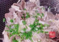 Illustration of how to make fried beef with enoki mushrooms 10