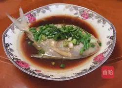 Illustration of how to make pomfret with scallion oil 8