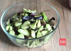  Illustration of how to make fried pork belly with eggplant 5