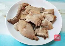 Illustration of how to cook salt-baked chicken in rice cooker 9