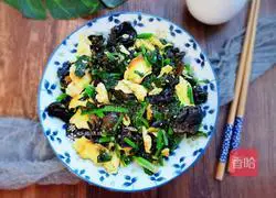 Illustration of how to make spinach, fungus and scrambled eggs 15