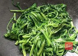 Illustration of how to make stir-fried water spinach with pork belly 4