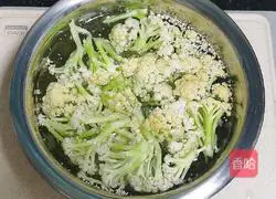 Illustration of how to make stir-fried pork belly and stir-fried cauliflower 1