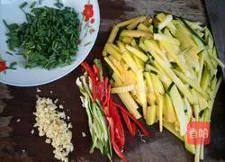 Illustration of how to make pumpkin fried noodles 7