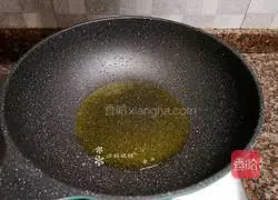 Illustration of how to stir-fry shredded beef 5