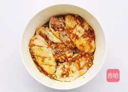 Illustration of how to make garlic roasted chicken wings 10