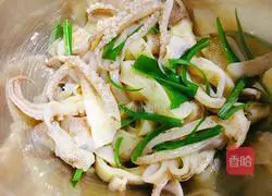 Illustration of how to make spicy fried squid 4